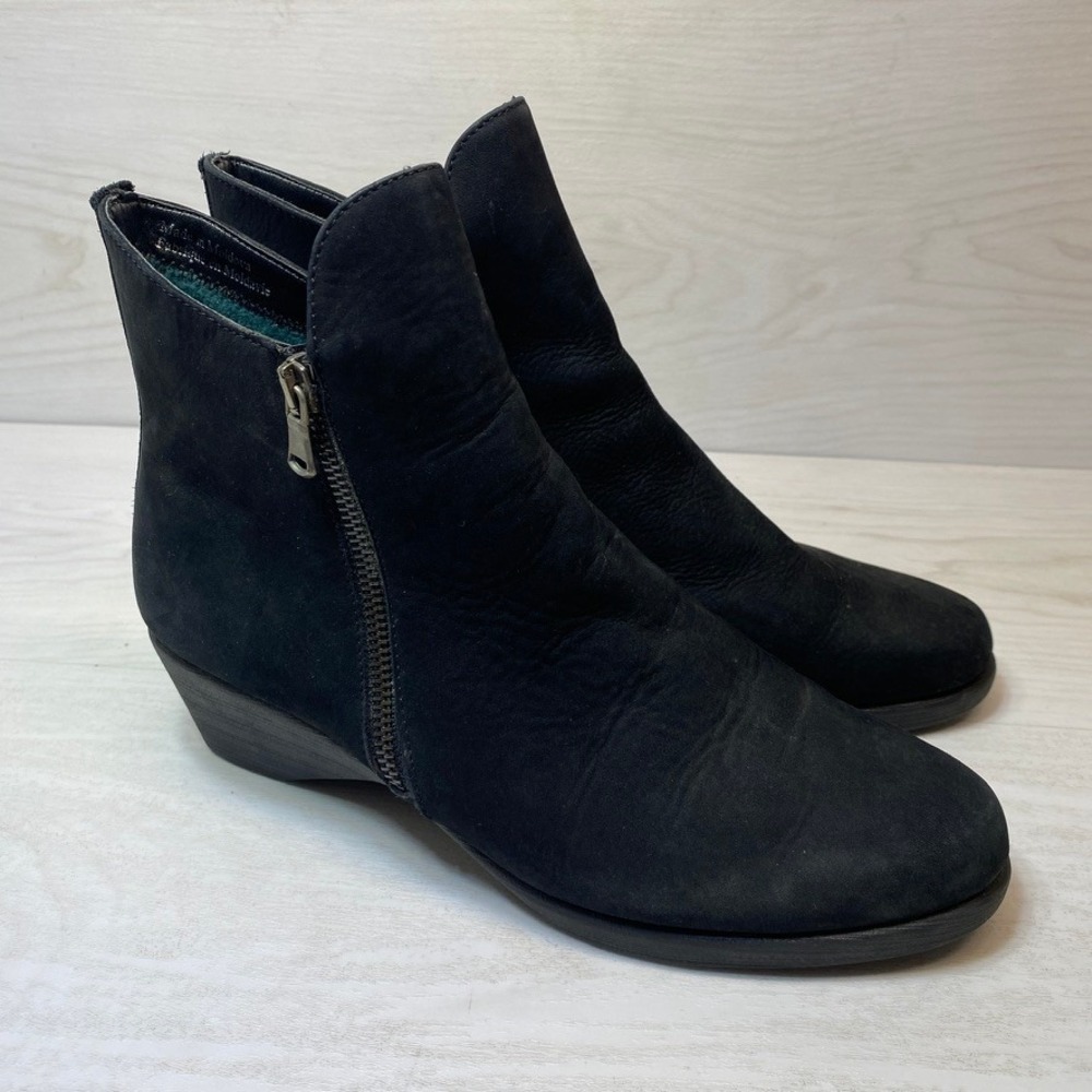 The FLEXX Womens 8.5 Ankle Boots Wedge Side Zip Black Nubuck Leather Low Heel